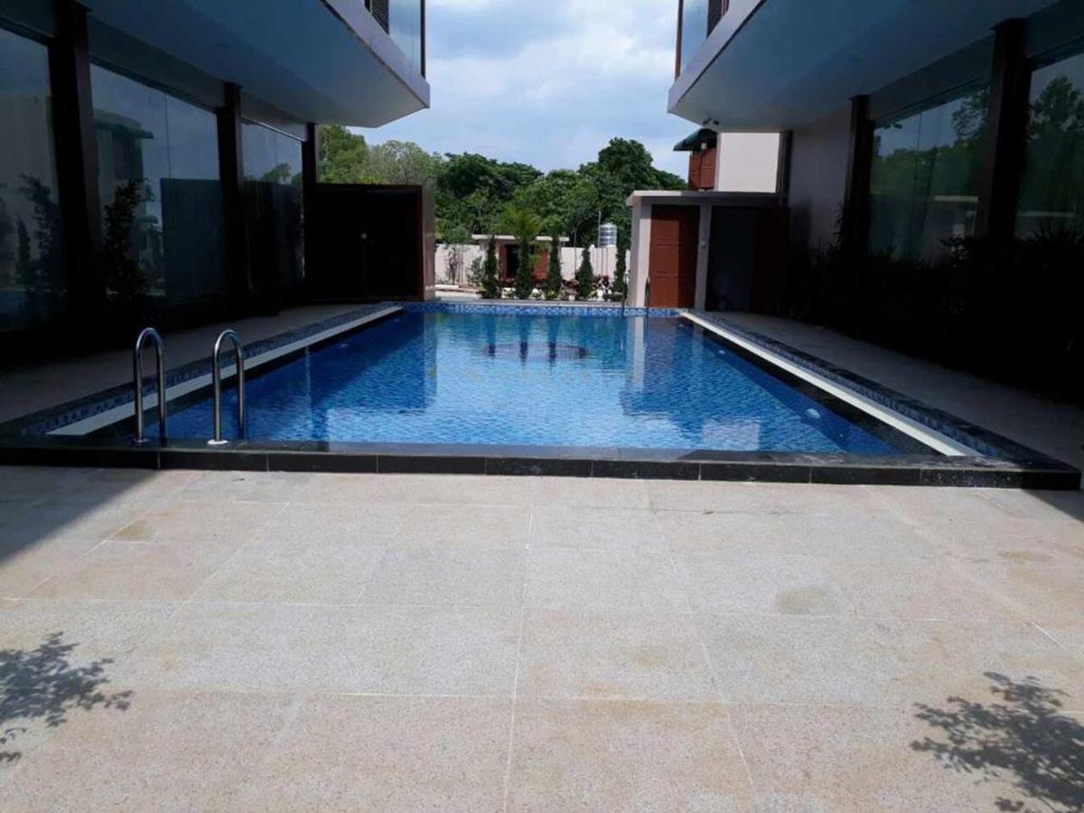Famous Hotel Loikaw Dış mekan fotoğraf